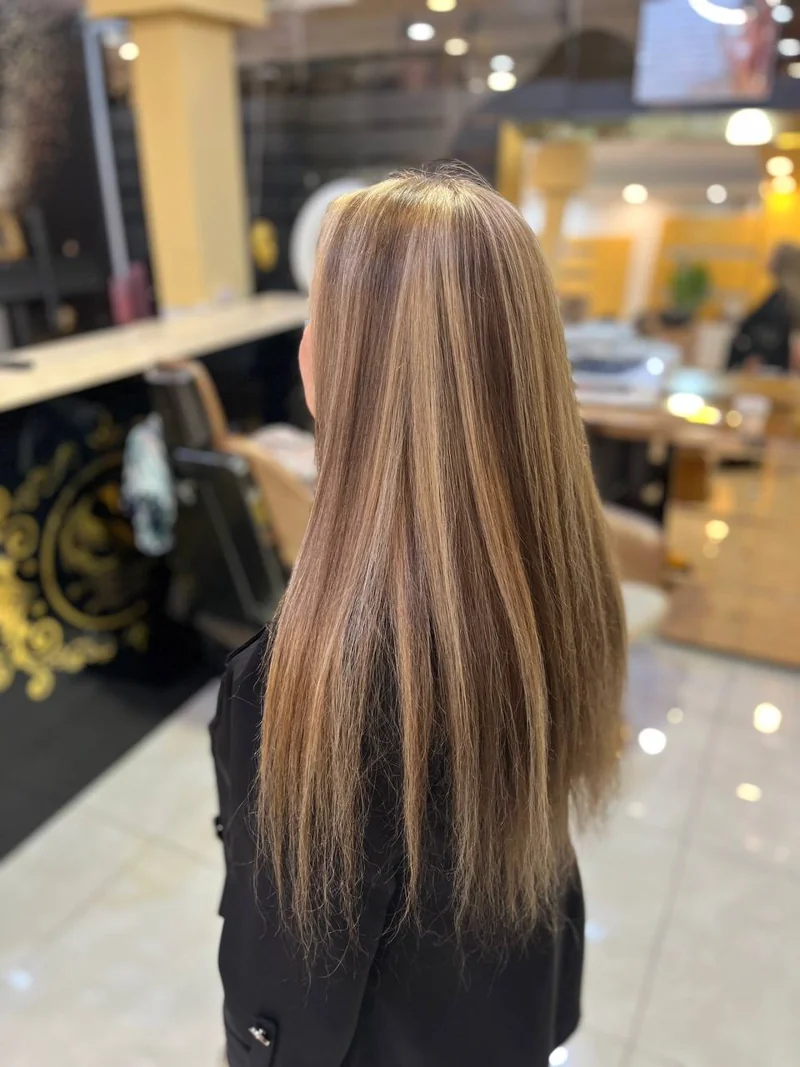 موی صاف و بلند با تناژ قهوه‌ای